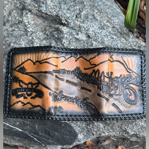 Hand Crafted Leather Motorcycle Wallet - Black and Tan - Picture 3 of 4